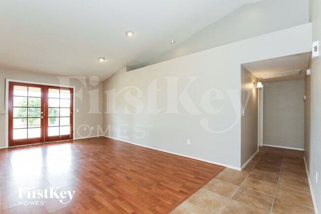 Photo - 4323 E Beck Ln