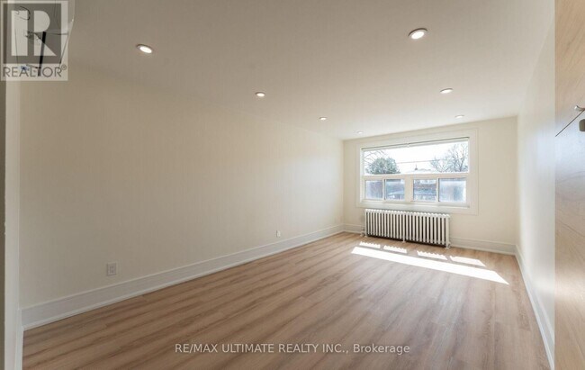 Photo - 484A Cosburn Ave.