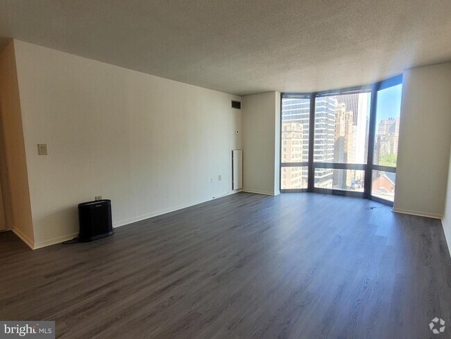 Building Photo - 2018 Walnut St Unit 17C Rental