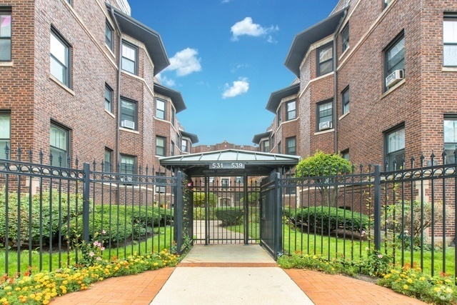 Building Photo - 533 W Addison St Unit 2N Rental