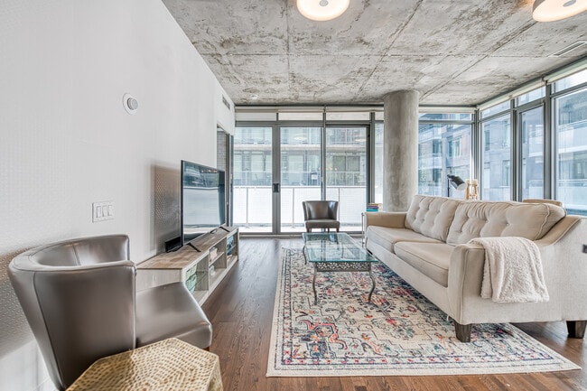 Building Photo - 650 King St W Unit 405