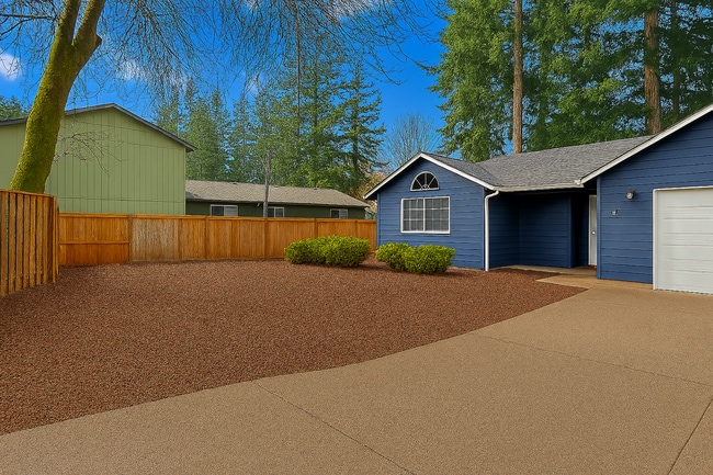 Building Photo - 3 Bedroom 2 Bath Ranch Home Available January 2026 !