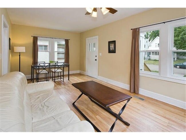 Photo - 891 21st Ave SE