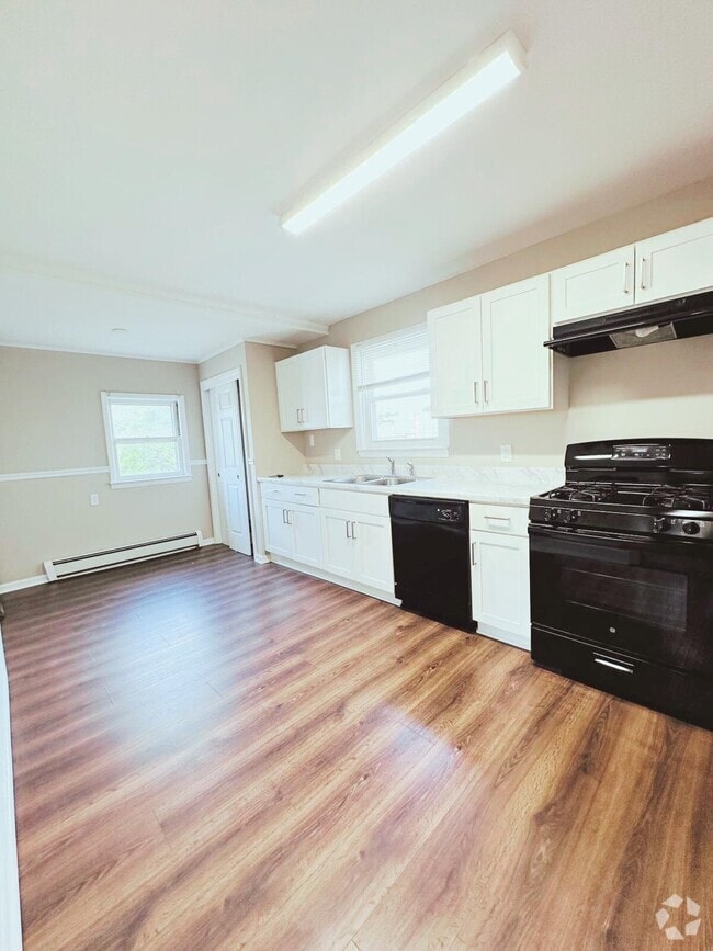 Building Photo - 33 Elmwood Ave Rental