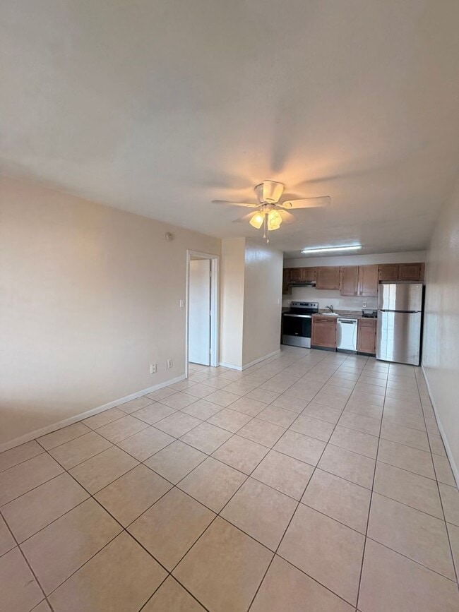 Building Photo - 1/1 RENEGADE CONDO Unit 221