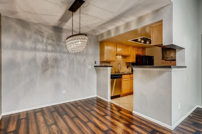 Photo - Stunning 2 Bedroom Near Lowry!!!!