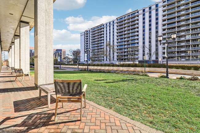 Photo - 2221 S Clark St