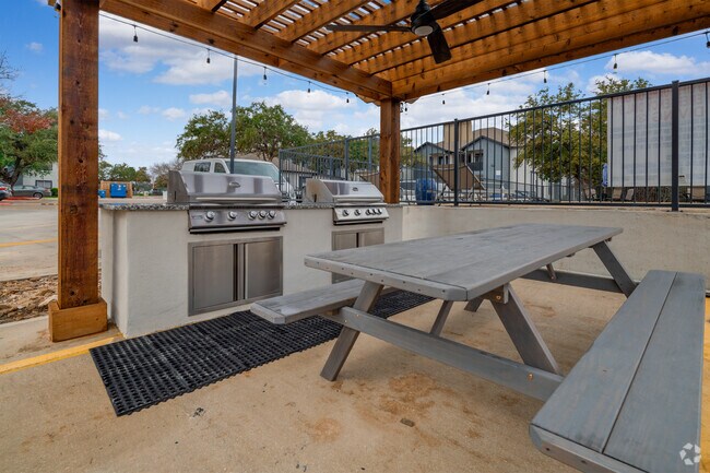 Grill Patio - Oaks at La Cantera