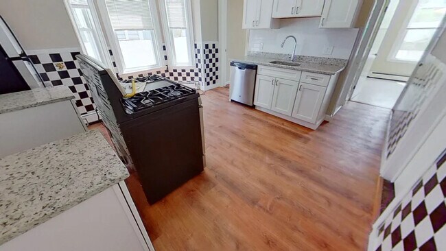 Photo - 121 George St Unit 1