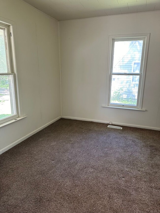 2+ BEDROOM 1 BATHROOM HOUSE COMING SOON - 2+ BEDROOM  1 BATHROOM HOUSE COMING SOON
