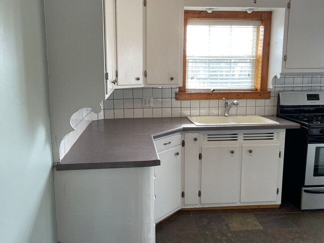 Photo - Cute Home in the Heart of Green Bay! PETS WELCOME