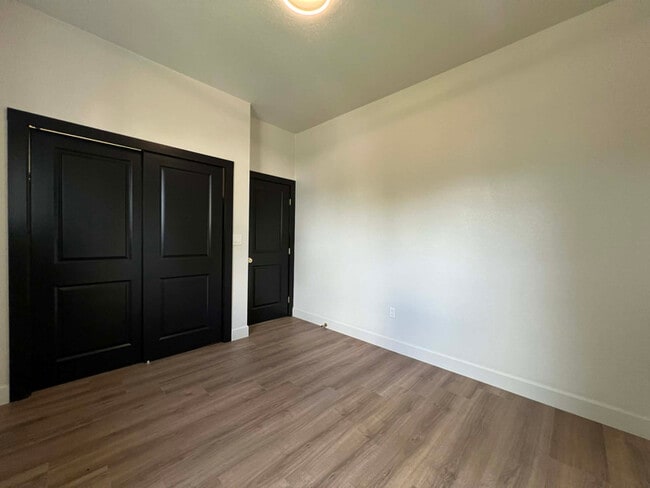 Photo - 1075 Irving St