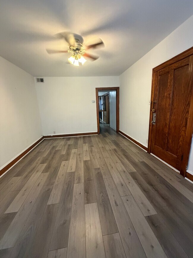 4449 W Walton St Unit 1