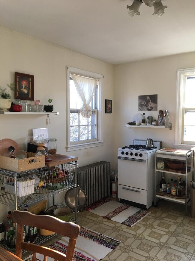 Building Photo - 1417 West 37th Street Unit sunny upstairs #2