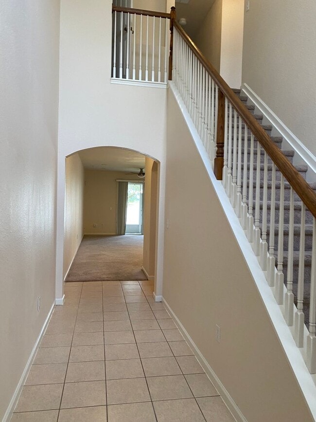 Photo - BEAUTIFUL 3 BEDFROOM, ,2.5 BATHROOMS TOWNH...