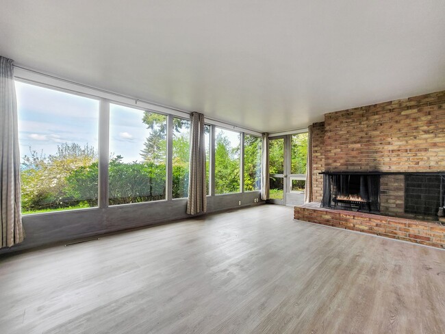 Photo - Vintage architectural home looking over Se...