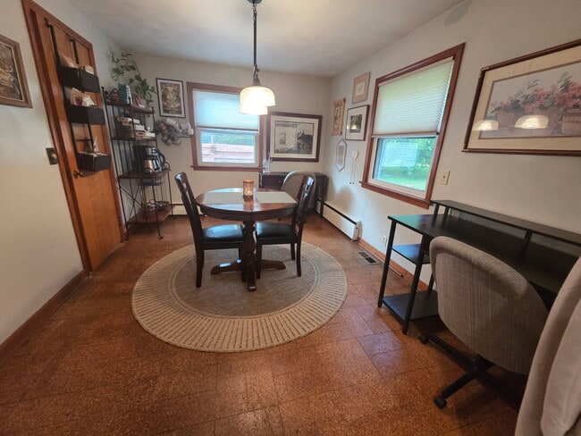 Photo - 880 Marshall Rd