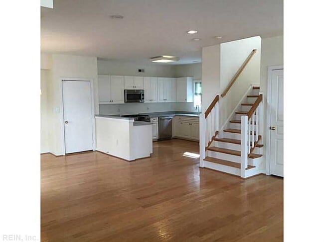 Photo - 212 85th St