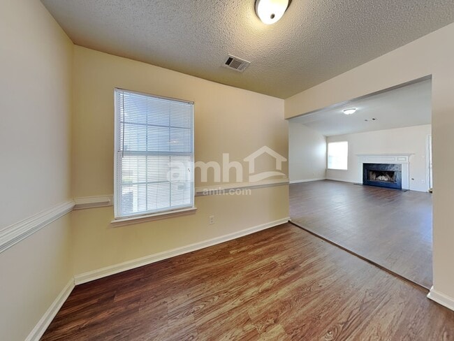 Photo - 271 Village Dr