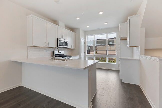 Photo - 1289 Lakepointe Dr
