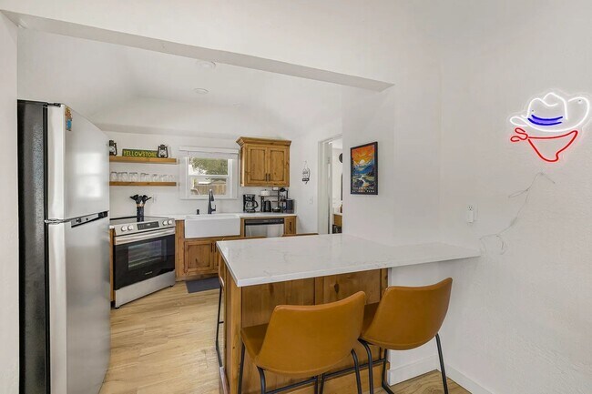 Photo - Halliday Unit 417 E Halliday St