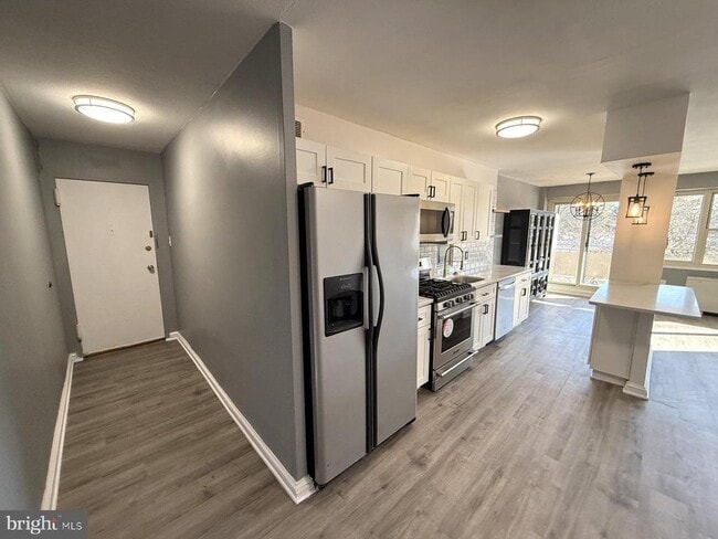 Photo - 207 Barclay Towers