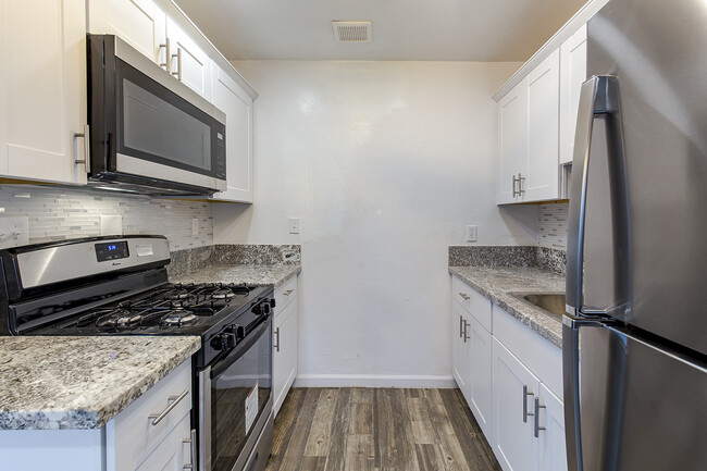 Photo - 4535 E 14th St