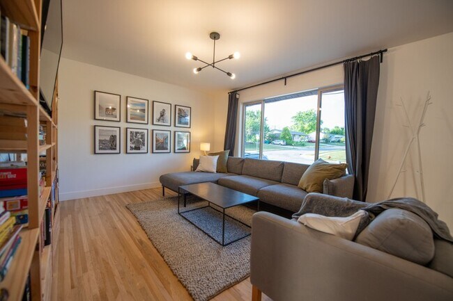 Photo - 757 N Hills Dr