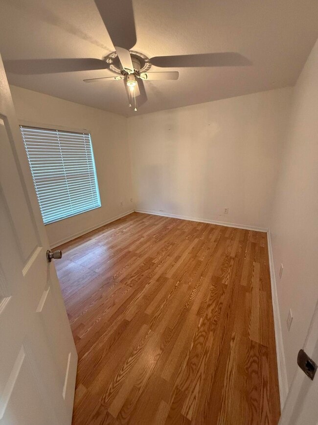 Photo - 249 NE Glentry Ave