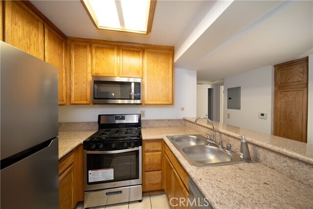 Photo - 5325 Newcastle Ave