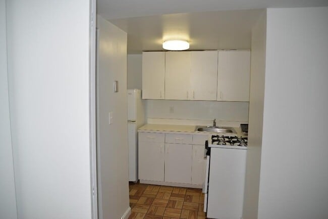 80 John St Unit 1013