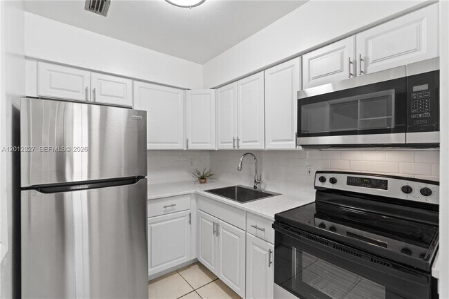 Building Photo - 2325 NW 52nd Ct Unit 2325