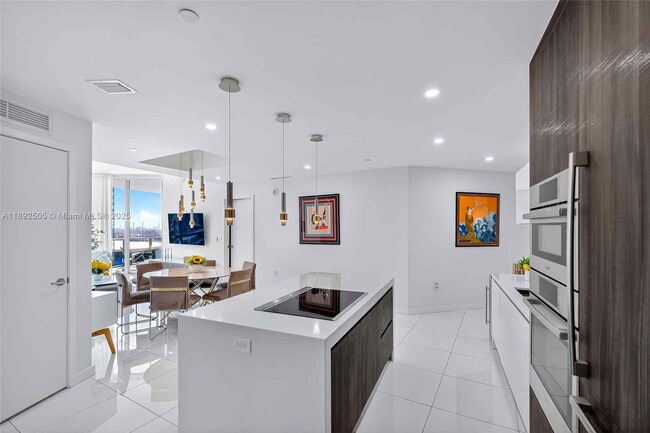 Building Photo - 851 NE 1st Ave