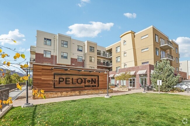 Building Photo - Luxury 1 Bedroom Condo with Mountain Views...