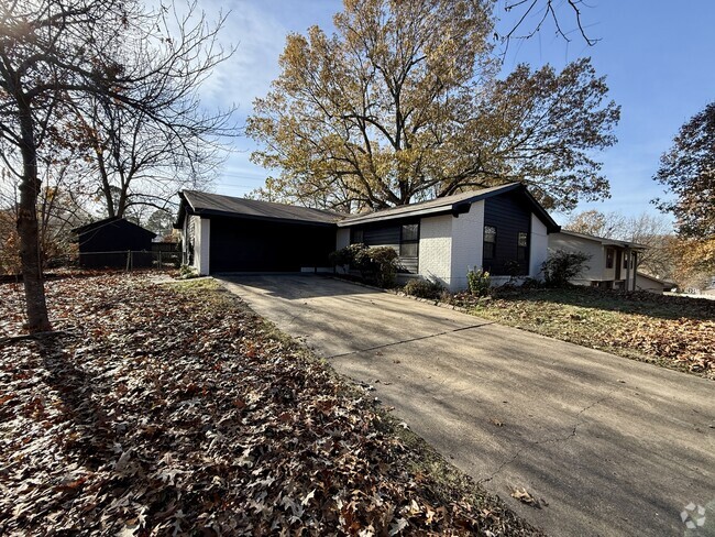 Building Photo - 2003 Cenwood Dr Rental