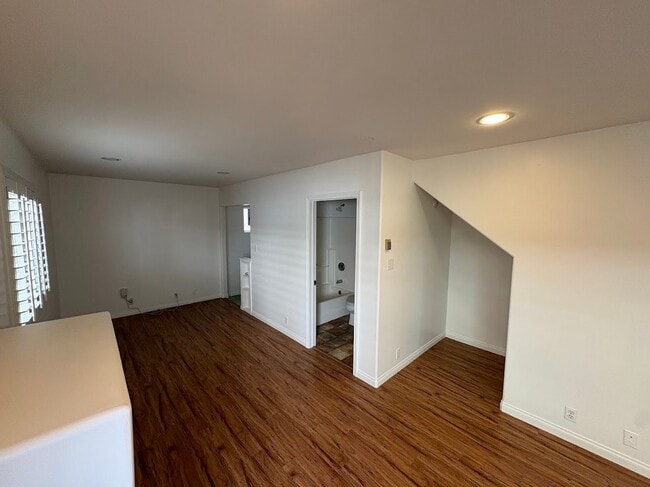 237 Santa Monica Dr