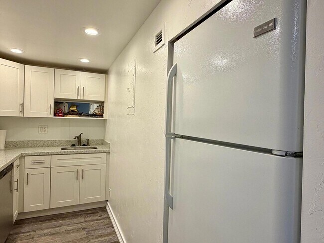 Photo - 3000 Riomar St Unidad 410