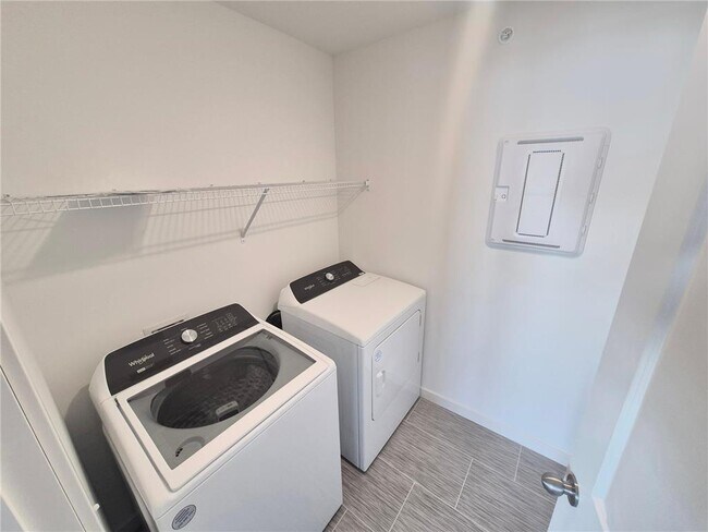 Photo - 1569 Aclare Rdg