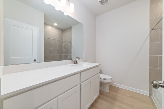 Photo - 5831 Westwood Shr Dr