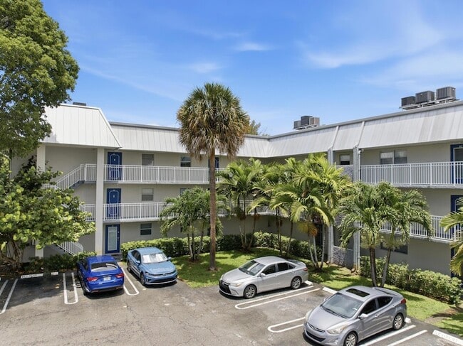 Building Photo - 3000 Riverside Dr Unit 2011