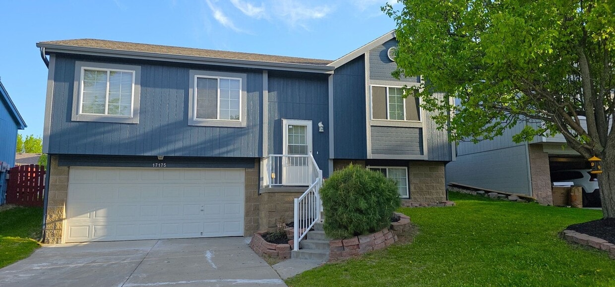 Charming 3BR House in Omaha - Charming 3BR House in Omaha