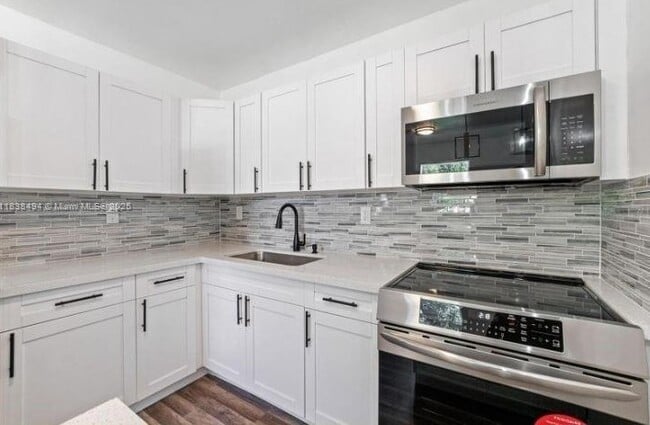 Building Photo - 1040 NW 23rd Ter Rental