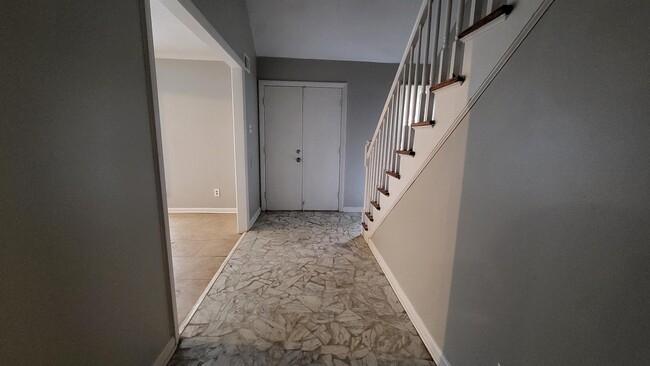 Photo - 5195 Wren Cove