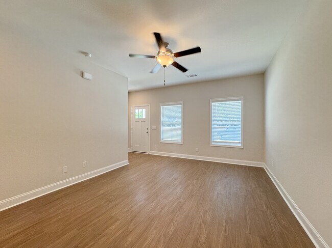 Photo - 102 Skye Dr