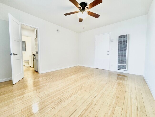 Photo - 2589 S Sepulveda Blvd Apartment Unit 3