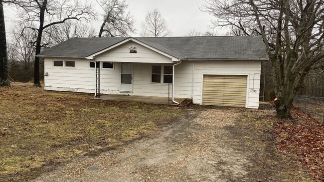 Photo - 3 Bedroom, 1 Bathroom Home Close to Fort L...