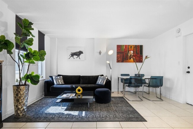 Building Photo - 801 S Ocean Dr Unit 207