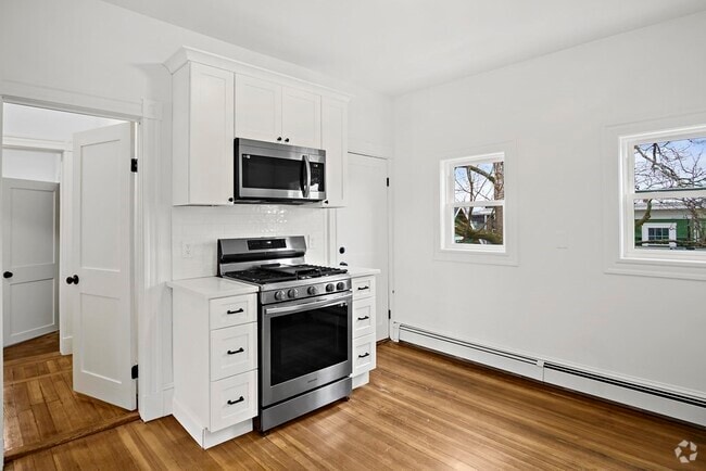 Building Photo - 84 Fellsway E Unit 2 Rental