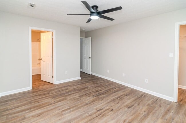 Photo - Beautifully updated 3 bedroom, 2.5 bath townhouse in a fantastic Lexington location!