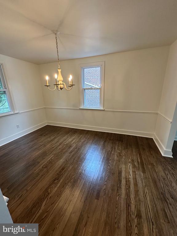 Photo - 1122 Coyne Pl